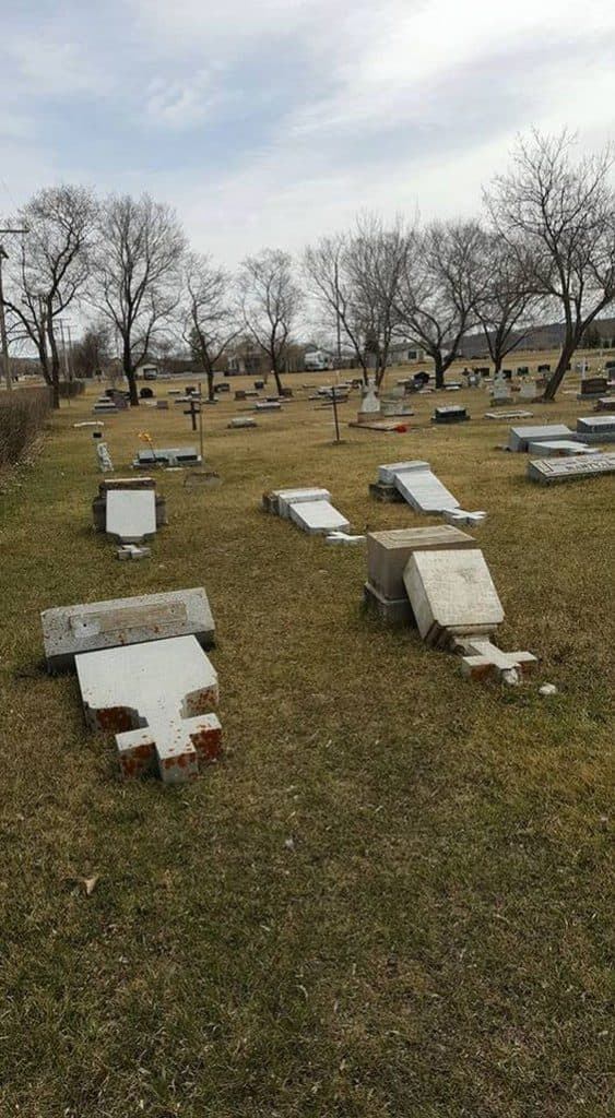 Sacred Heart Cemetery 2017 563x1024
